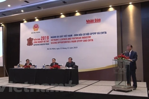 Заместитель министра промышленности и торговли До Тханг Хай выступает на семинаре на тему «Кожевенно-обувная промышленность Вьетнама должна воспользоваться возможностями, предоставляемыми CPTPP и EVFTA».