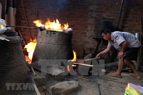 Ханьхоа: Столетняя деревня мастеров медного литья занята приготовлениями к празднованию Тэт
