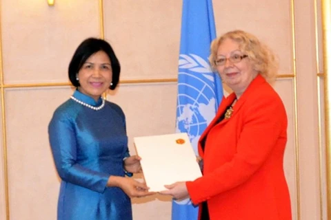Посол Вьетнама Ле Тхи Туйет Май (слева) и Генеральный директор отделения ООН в Женеве Татьяна Валовая (Фото: ВИА)