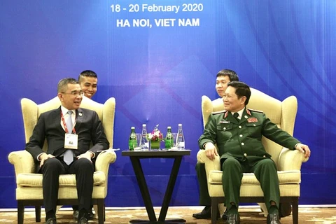 Министр обороны генерал Нго Суан Лить (справа) и генерал Чайчан Чангмонгкол, заместитель министра обороны Таиланда (Фото: ВИА)