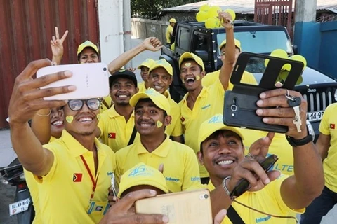 Сотрудники Telemor, бренда Viettel в Восточном Тиморе, позируют для группового селфи (Фото: Viettel)