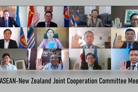 Послы присоединяются к 8-му заседанию Совместного комитета сотрудничества АСЕАН и Новой Зеландии 25 июня (Фото: Постоянное представительство Вьетнама в АСЕАН)