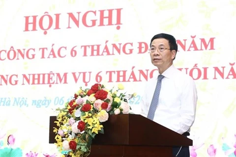 Министр информации и коммуникаций Нгуен Мань Хунг выступает на мероприятии (Фото: ВИА)