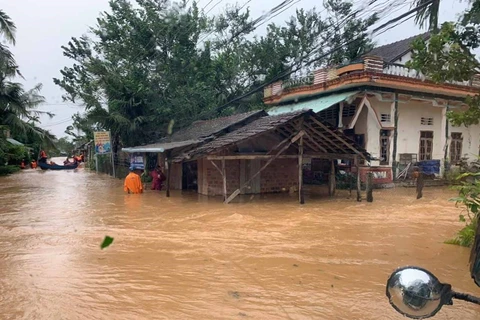 Ураган “Молаве” разрушил дома в городе Тамки, провинция Куангнам (Фото: ВИА) 