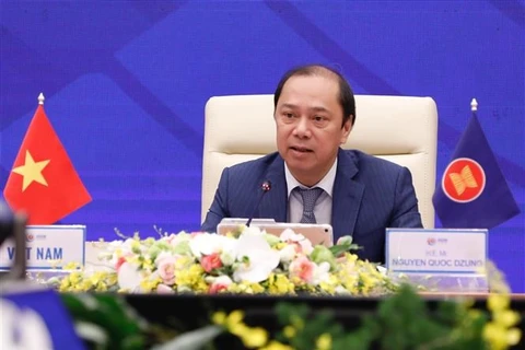 Заседание возглавляет заместитель министра иностранных дел Вьетнама Нгуен Куок Зунг, глава СОМ АСЕАН (Фото: ВИА) 
