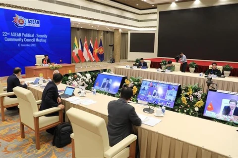22-е заседание Совета сообщества по вопросам политики и безопасности АСЕАН является частью 37-го саммита АСЕАН и связанных с ним встреч, которые пройдут онлайн с 12 по 15 ноября в Ханое (Фото: ВИА) 
