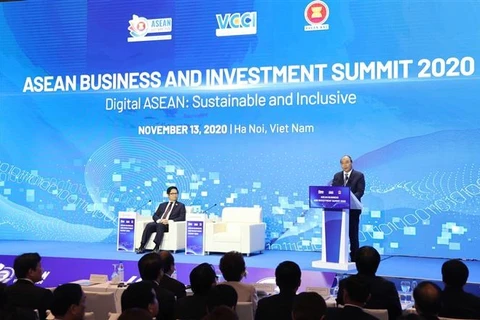 Премьер-министр Нгуен Суан Фук, председатель АСЕАН 2020, выступает с речью на мероприятии. (Фото: ВИА) 