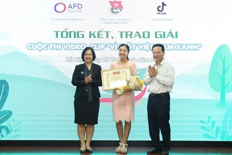 Хоанг Минь Тхуй из Хошимина выиграл первый приз конкурса видеоклипов “За зеленый Вьетнам” (Фото: Интернет)