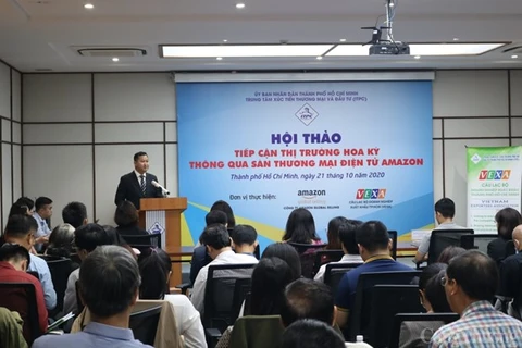 На семинаре (Фото: congthuong.vn)