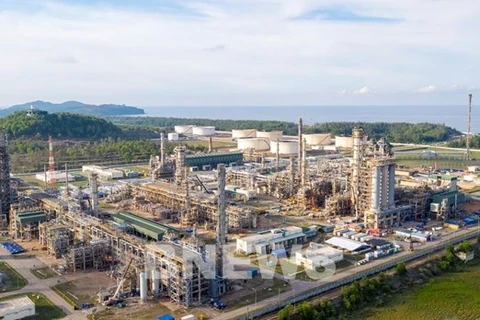 Нефтеперерабатывающий завод Зунгкуат (Фото: ВИА)