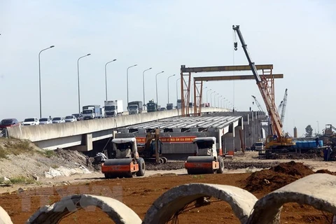 Строительство расширенного моста Кабо в северной провинции Ниньбинь, ключевого участка скоростной автомагистрали Север-Юг. (Фото: ВИА)
