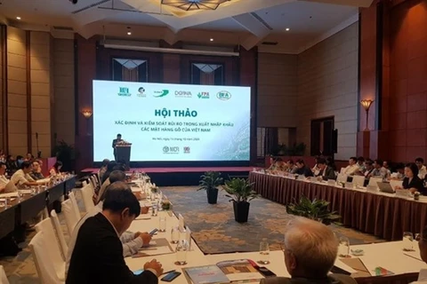 Недавно в Ханое прошел семинар по выявлению и контролю рисков при экспорте-импорте вьетнамской лесной продукции (Фото: plo.vn)