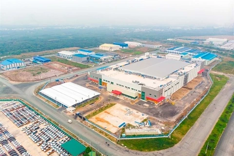 В Белой книге промышленности Вьетнама сообщается, что внезапный рост запросов на аренду земли, заводов и складских помещений привел к росту цен на ИП вблизи крупных городов (Фото: thuongtruong.com.vn)