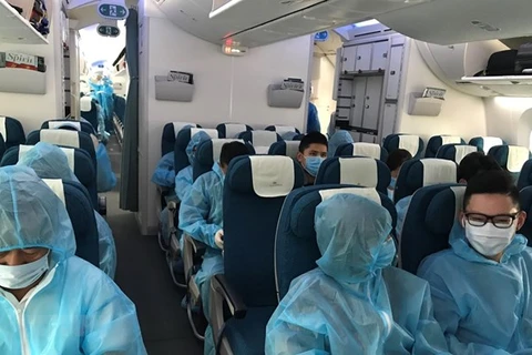 Граждане Вьетнама на вывозном рейсе (Фото: ВИА)