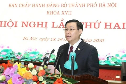 Секретарь Ханойского парткома Выонг Динь Хюэ выступает на встрече (Фото: ВИА)