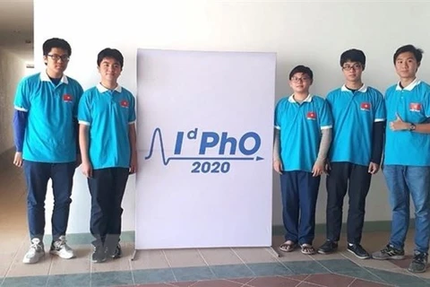 Все пятеро студентов вьетнамской команды, участвующие в Международной олимпиаде по физике (IdPhO) 2020, завоевали медали (Фото: ВИА)
