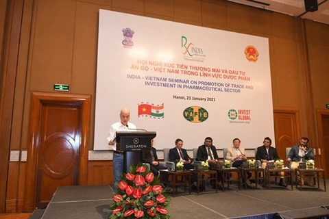 Вьетнамские и индийские эксперты обсуждают возможности для вьетнамских и индийских предприятий в фармацевтической отрасли. (Фото: ВИА)
