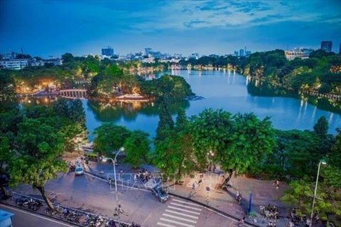 Озеро Хоанкием в самом центре Ханоя (Фото: ВИА)