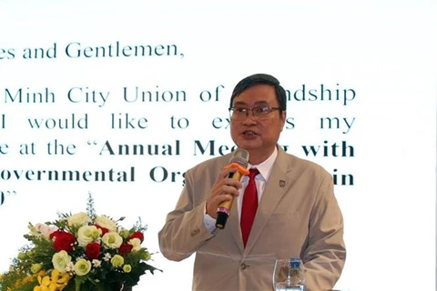 Председатель VUFO города Хошимин Выонг Дык Хоанг Куан выступает на встрече (Фото: ВИА)