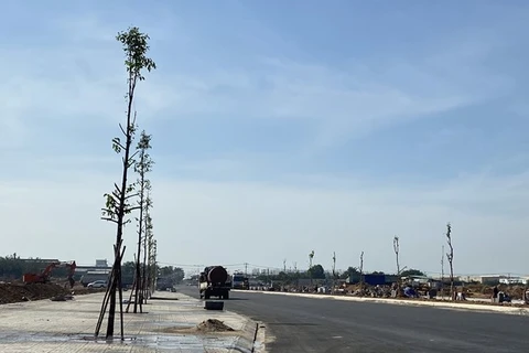 Маршрут в районе переселения Локан-Биньшон, обслуживающий проект аэропорта Лонгтхань.