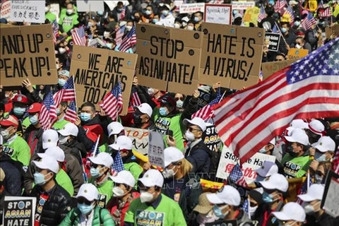 Демонстрация против ненависти в отношении азиатов (Фото: Синьхуа / ВИА)