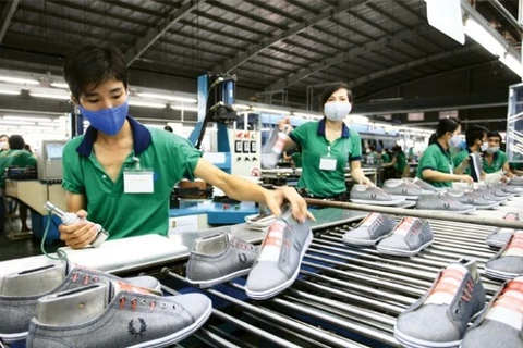Вьетнам в настоящее время является вторым по величине поставщиком одежды, обуви и туристических товаров на рынок США (Фото: baodautu.vn)