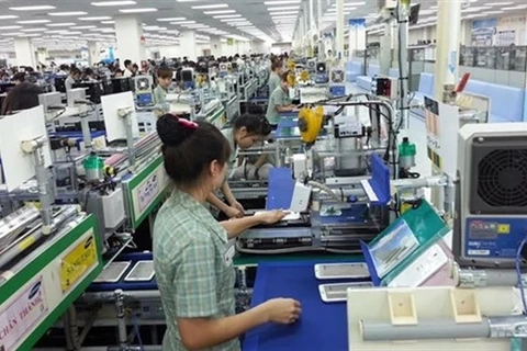 Линия сборки Samsung Electronics во Вьетнаме (Фото: dantri.com.vn)