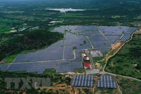 Солнечная электростанция в провинции Ниньтхуан во Вьетнаме. (Фото: ВИА)