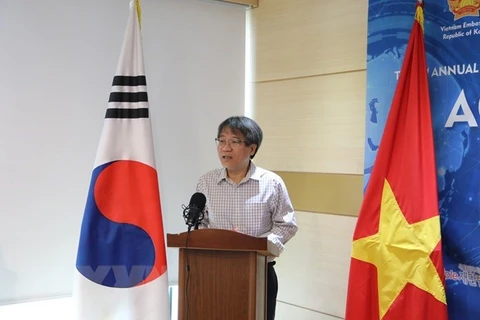 Выступает посол Вьетнама в РК Нгуен Ву Тунг. (Фото: ВИА) 