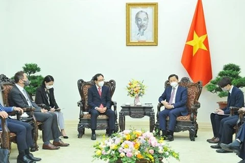 6 декабря заместитель премьер-министра Ле Мин Кхай устроил прием для генерального директора Вьетнамского комплекса Samsung Чой Джу-хо в Ханое (Фото: ВИА)