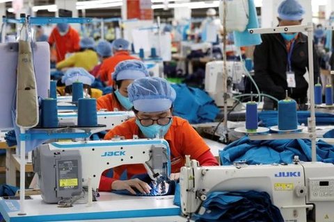 Экспортная швейная фабрика в провинции Хынгйен, Вьетнам. (Фото: Reuters)