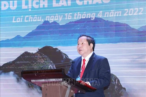 Постоянный заместитель председателя Народного комитета провинции Лайчау Тонг Тхань Хай выступает на семинаре. (Фото: ВИА)