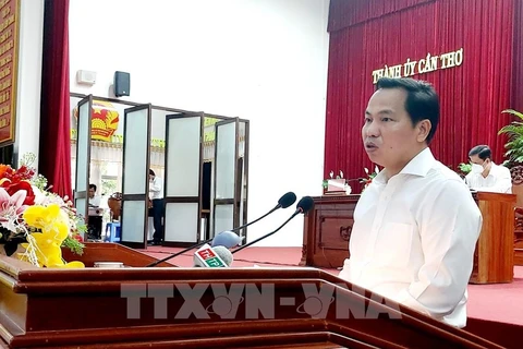 Секретарь Парткома города Кантхо Ле Куанг Мань выступает на конференции. (Фото: ВИА)