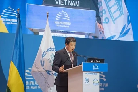 На заседании выступает председатель комитета Национального собрания по внешним связям Ву Хай Ха. (Фото: ВИА)