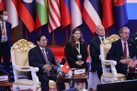  Премьер-министр Вьетнама Фам Минь Тьинь на втором Глобальном диалоге АСЕАН в Пномпене, Камбоджа, 13 ноября. (Фото: ВИА)