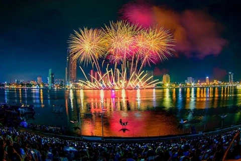 Международный фестиваль фейерверков в Дананге (DIFF) является одним из крупнейших и наиболее ожидаемых в Дананге для местных и иностранных туристов. (Фото: danangfantasticity.com) 