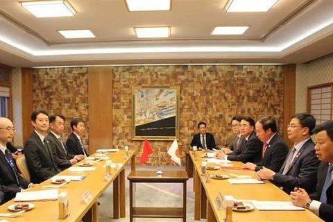На рабочей встрече делегации с официальными лицами префектуры Тиба. (Фото: ВИA)