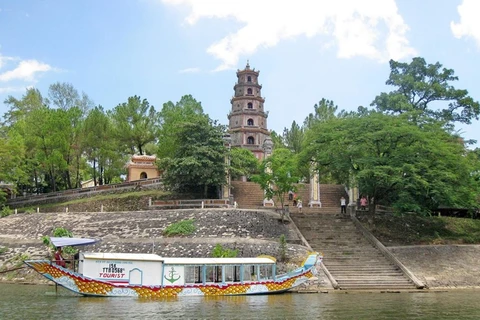 Пагода Тьенму расположена на холме Хакхе с видом на реку Хыонг. (Фото: ВИА).