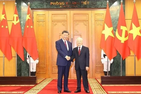 Генеральный секретарь ЦК Коммунистической партии Вьетнама (КПВ) Нгуен Фу Чонг (справа) и Генеральный секретарь ЦК Коммунистической партии Китая (КПК), Председатель Китайской Народной Республики Си Цзиньпин. (Фото: ВИA)