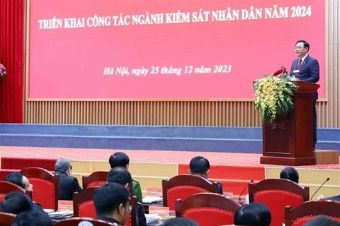 Председатель Национального собрания (НС) Выонг Динь Хюэ выступает на мероприятии. (Фото: ВИA)