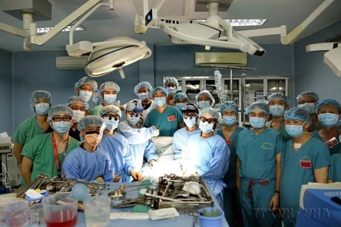 Команда хирургов военного госпиталя №103 успешно провела первую операцию по пересадке легкого от живого донора 21 февраля 2017 года. (Фото: ВИА)