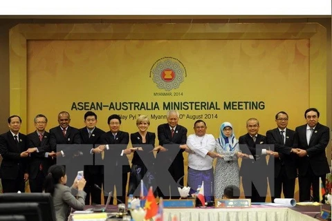 澳外长毕晓普同东盟各国外长在2014年8月召开的东盟-澳大利亚外长会议合影