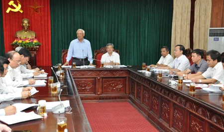 越南国会副主席汪周刘与兴安省领导举行工作会议 