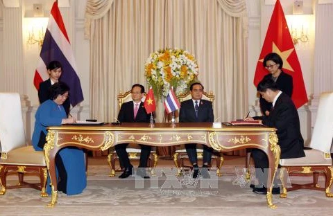 两国总理出席越泰合作文件签署仪式