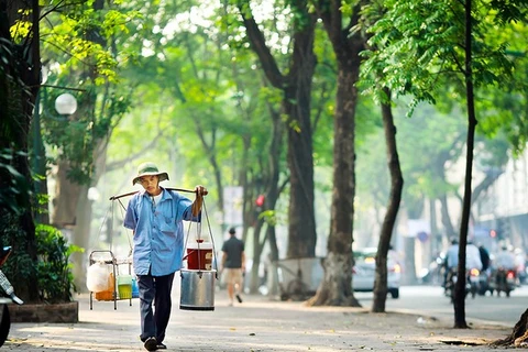 白糖水豆腐花担子(来源：越南人民报）