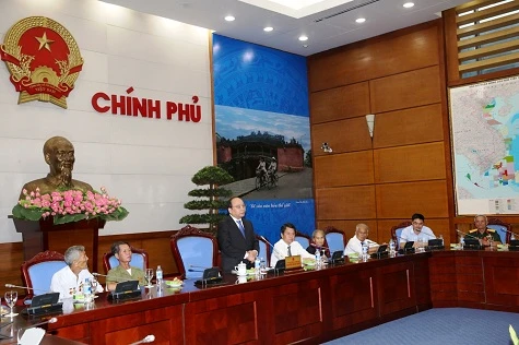 越南政府副总理阮春福发表讲话