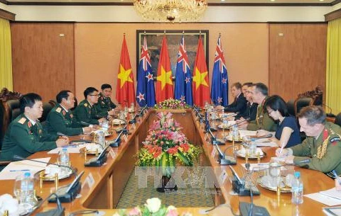 越新两国国防部代表团进行会谈