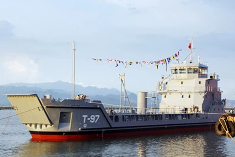 Roro-5612运兵舰（图片来源：因特网）