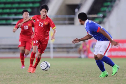 越南U19队（红衣）战平马来西亚队（图：体育报）
