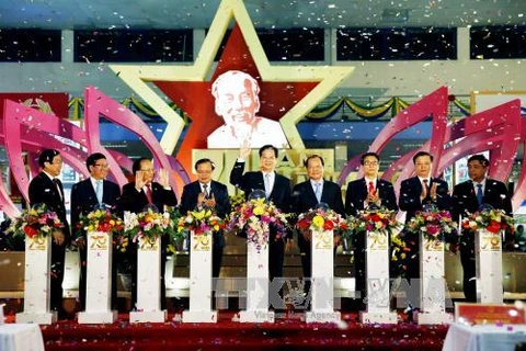 越南70周年经济社会成就展剪彩仪式（图片来源：越通社）